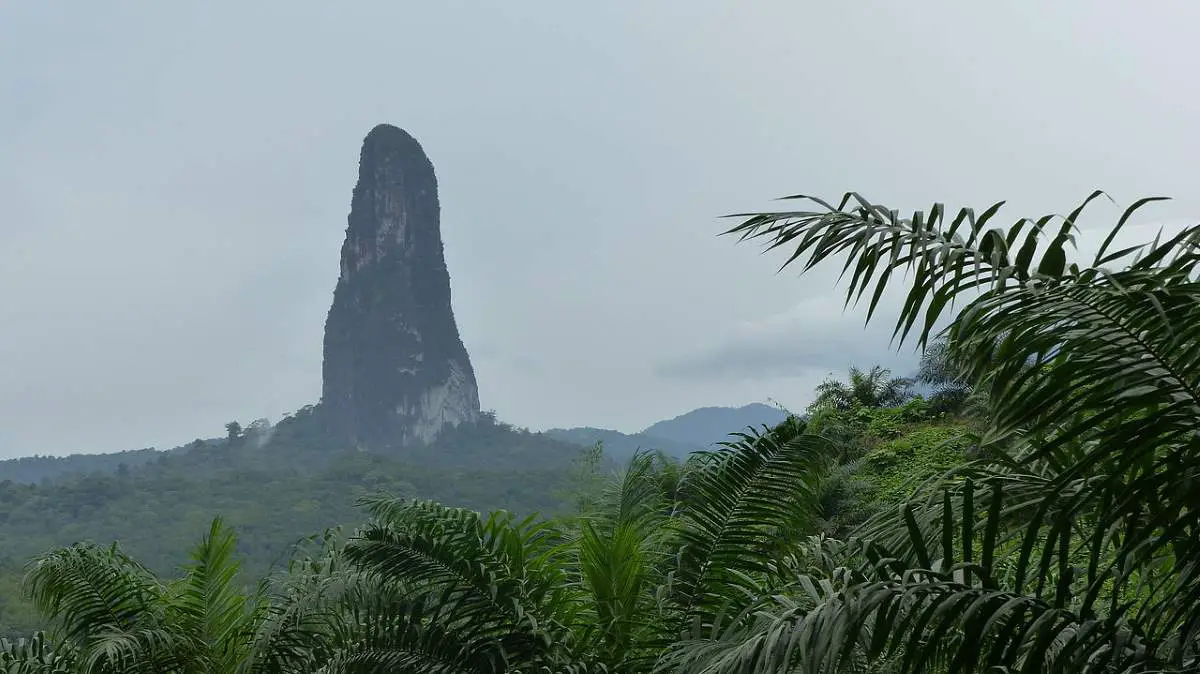 Lesser Known Natural Wonders: Pico Cão Grande
