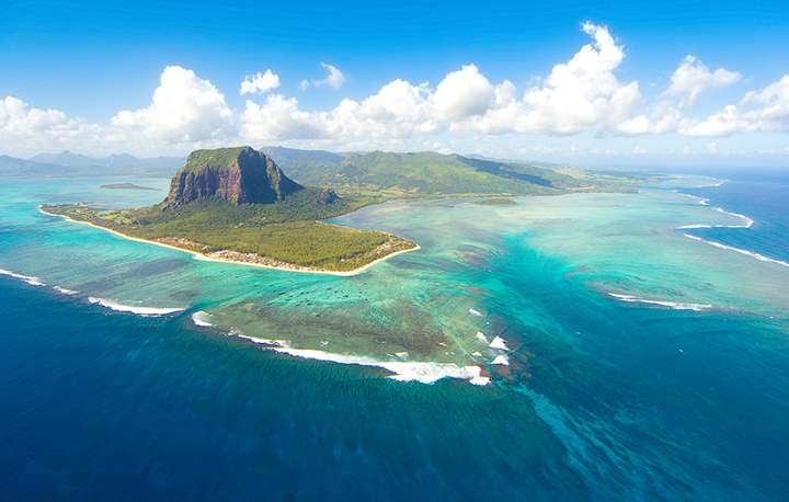 Lesser Known Natural Wonders: Underwater waterfall illusion (Mauritius)