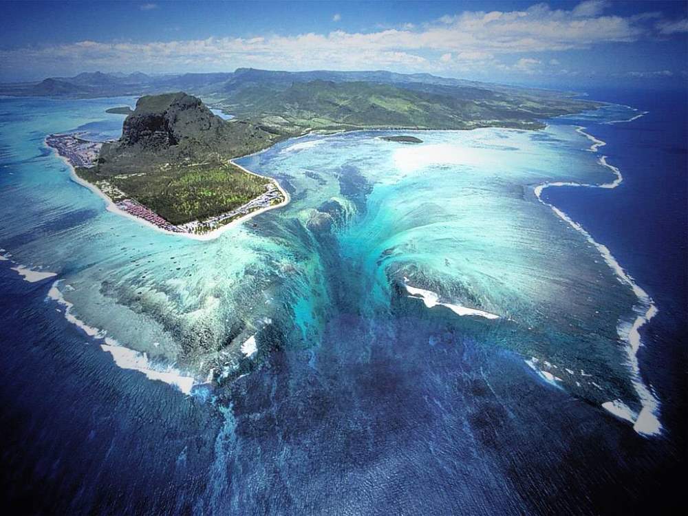Lesser Known Natural Wonders: Underwater waterfall illusian, Mauritius