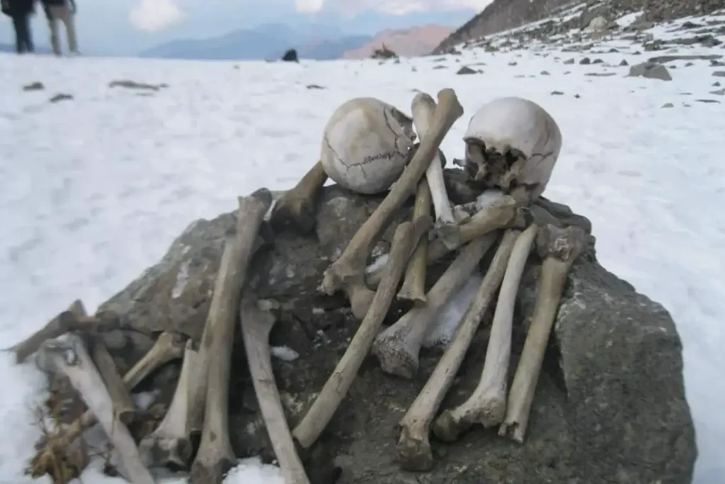 Strange Places in the World:Human Skeletons at the Roopkund Lake