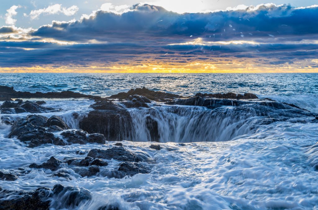 Strange Places in the World: Thor's Well in Oregon
