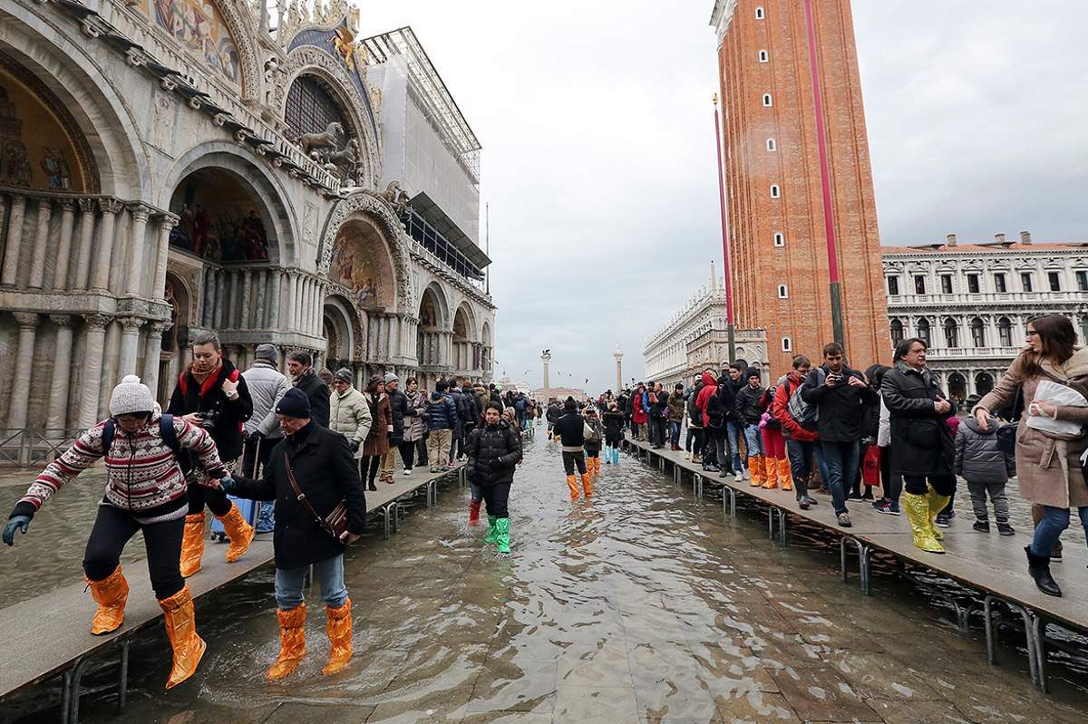 Global sea-level rise is accelerating: High Water in San Marco Square, Venice