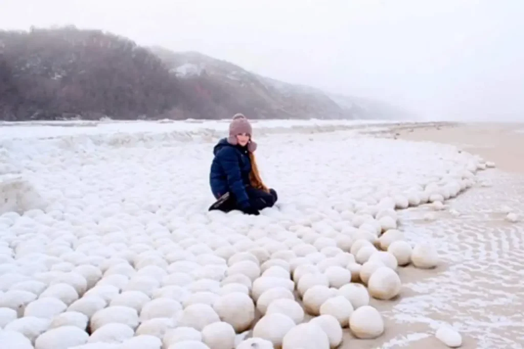 Giant Snowballs, Siberia (October 2016)