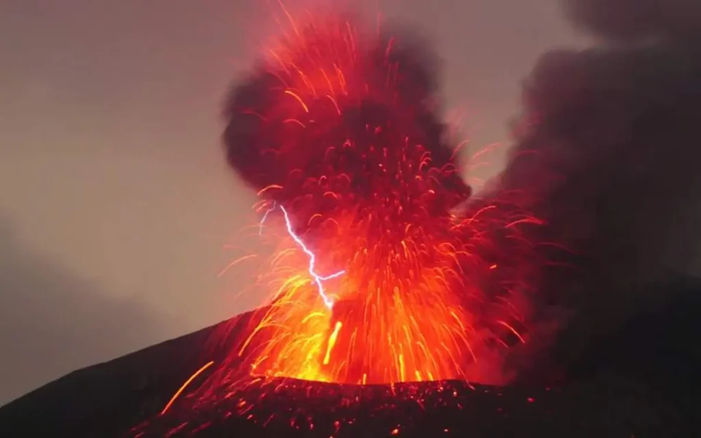 Volcanic lightning, Sakurajima, Japan