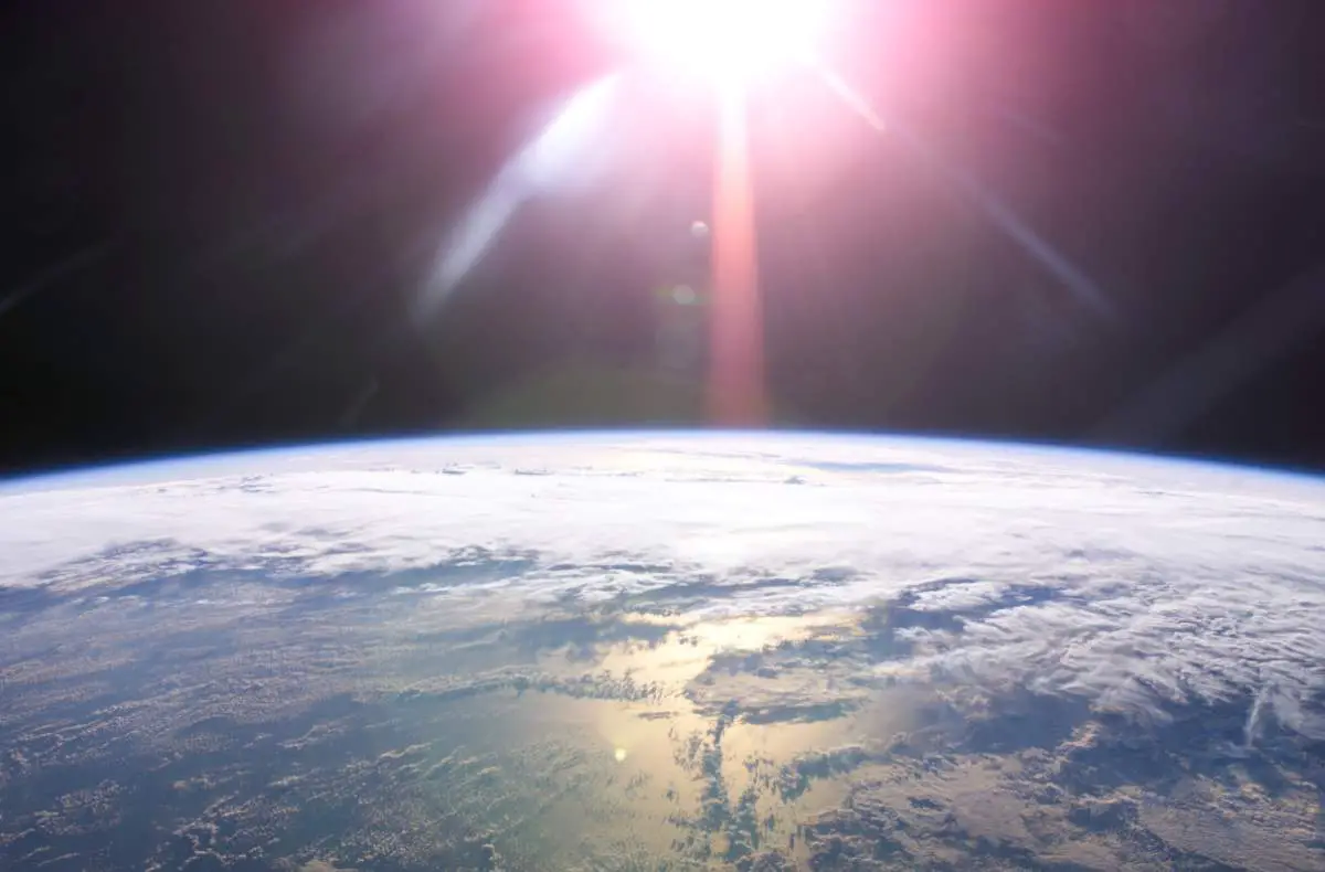 How Earth could die: Sunrise from space (NASA)