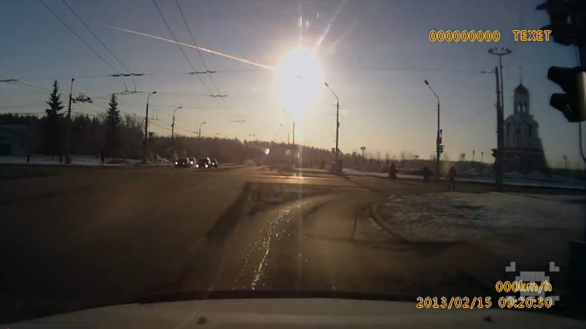 Fireball created by the Chelyabinsk meteor. Why do meteoroids explode in the atmosphere?