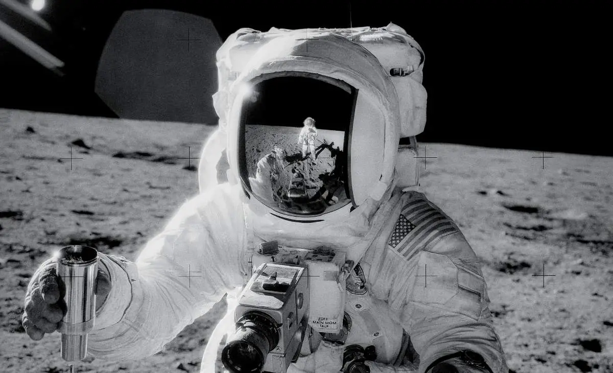 Alan Bean on the moon during the Apollo 12 mission (cropped)