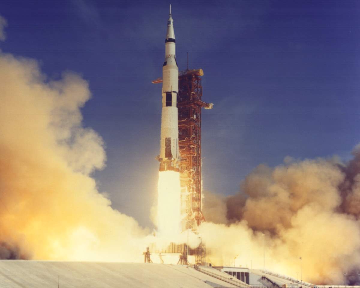 Why NASA did not produce reusable rockets - Apollo 11 launch