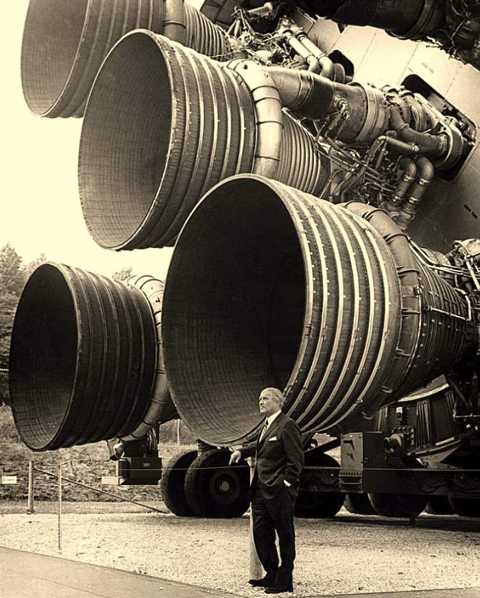 Wernher von Braun in front of Rocketdyne F-1 engines of Saturn V rocket