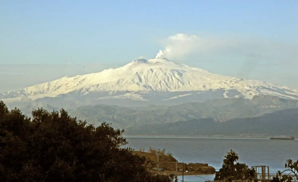 View of Mount Etna from Reggio Calabria, Italy (10 February 2017)