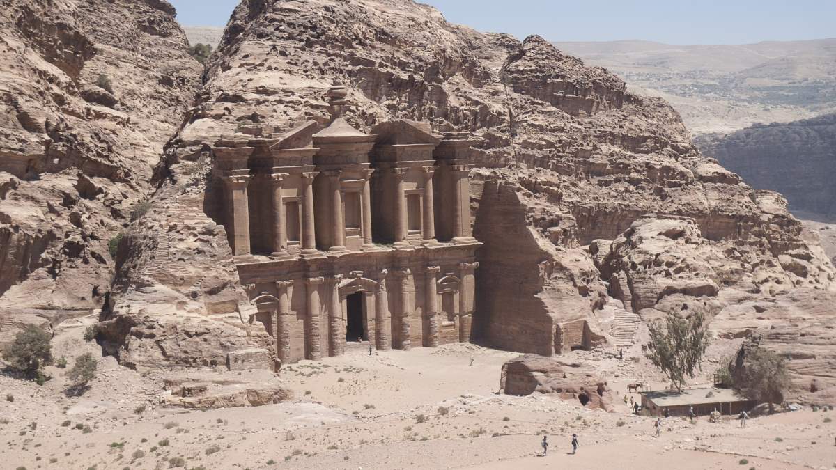 Tourist Attractions in the World That Everyone Must See: Petra, Jordan