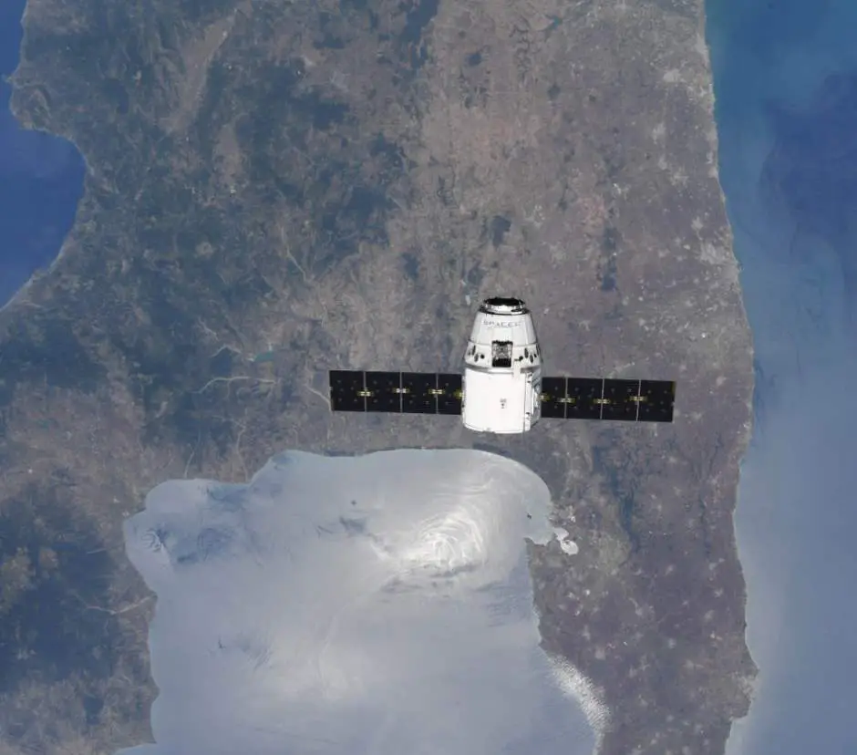 Top 10 Most Beautiful Earth Photos Taken From the International Space Station in 2018: SpaceX Dragon Spacecraft over Italy. July 2, 2018.
