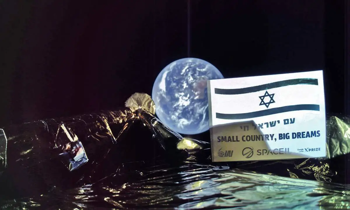 Israeli spacecraft snaps Earth selfie