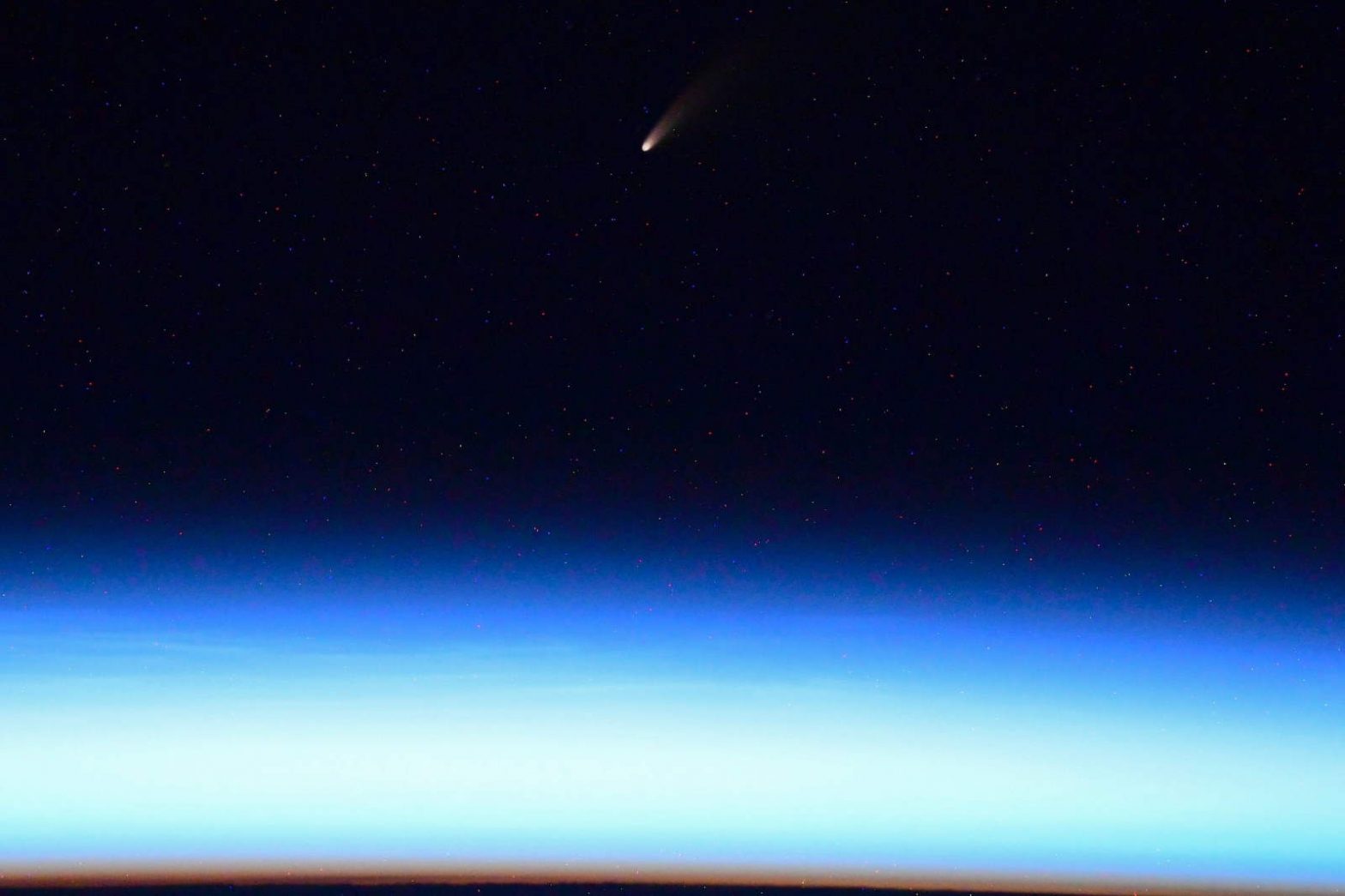 A spectacular comet photo by the Russian cosmonaut Ivan Vagner