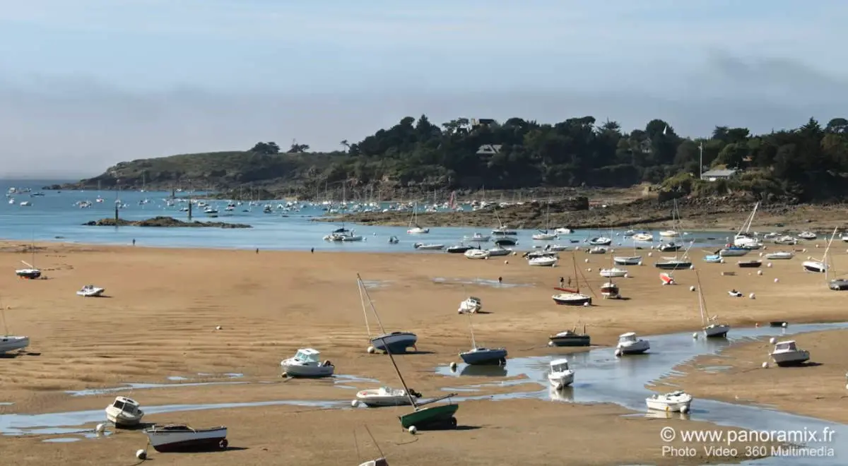 High tide in Saint-Briac-sur-Mer, Bretagne (Brittany), France