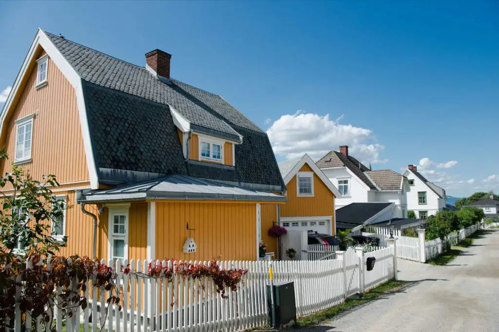 Buildings in Cold Climates - Houses in Oppland, Norway