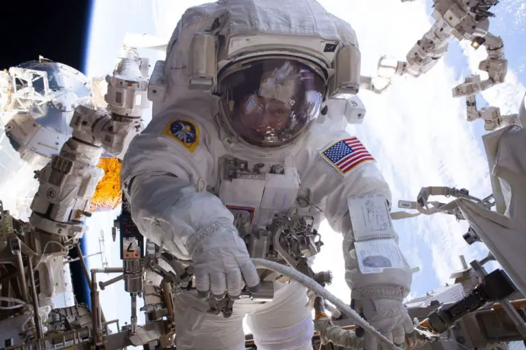 Salary of an astronaut: how much does a NASA astronaut earn [yearly ...