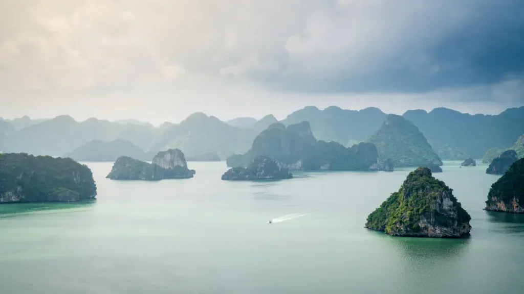 New 7 Wonders of Nature: Ha Long Bay, Vietnam