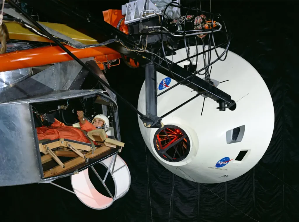 Lunar Orbit Rendezvous and Docking Simulator